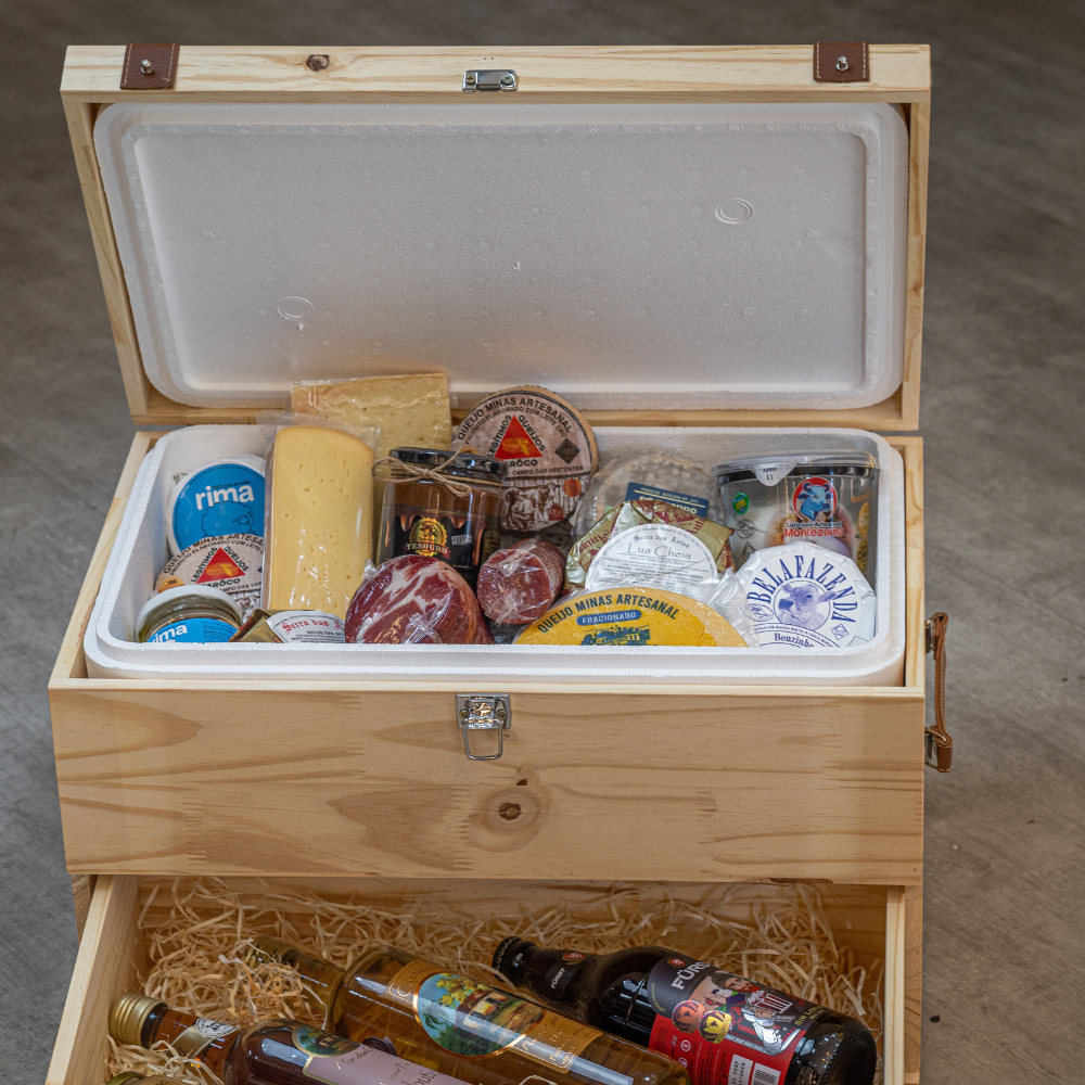 Baú Especial - 11 Tipos de Queijos + 2 Embutidos + Caixa Personalizada
