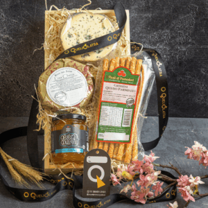 CESTA DE PRESENTE ESPECIAL - 2 QUEIJOS CREMOSOS + GELÉIA + GRISSINI
